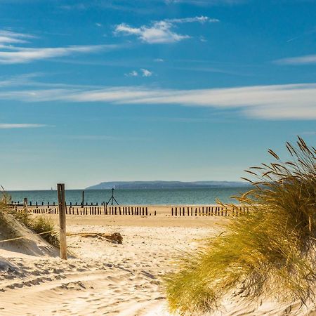 Absolute Beachfront With Decked Garden Oasis And Views Богнор-Регис Экстерьер фото